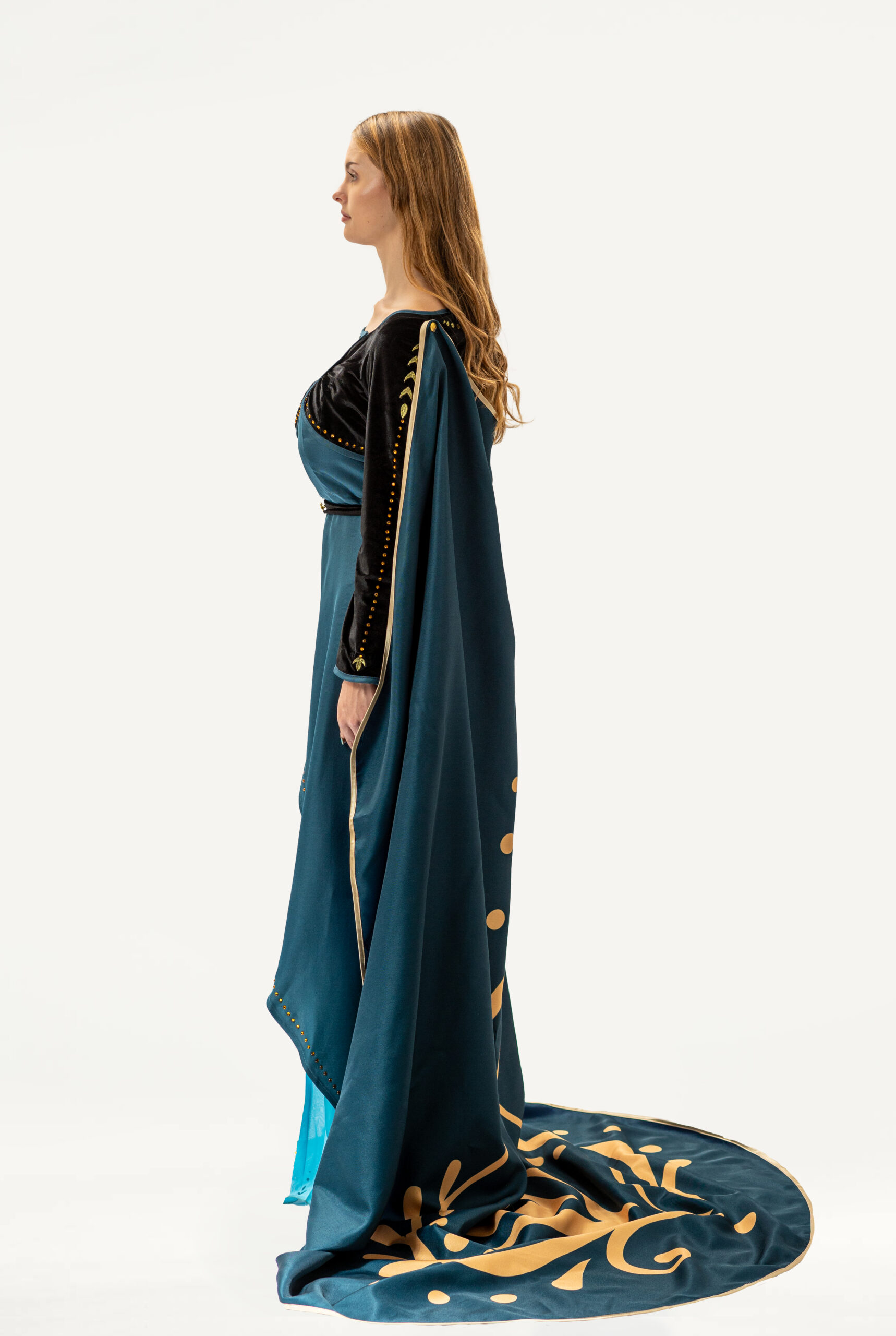 Mietkleidung_Anna_02-scaled
