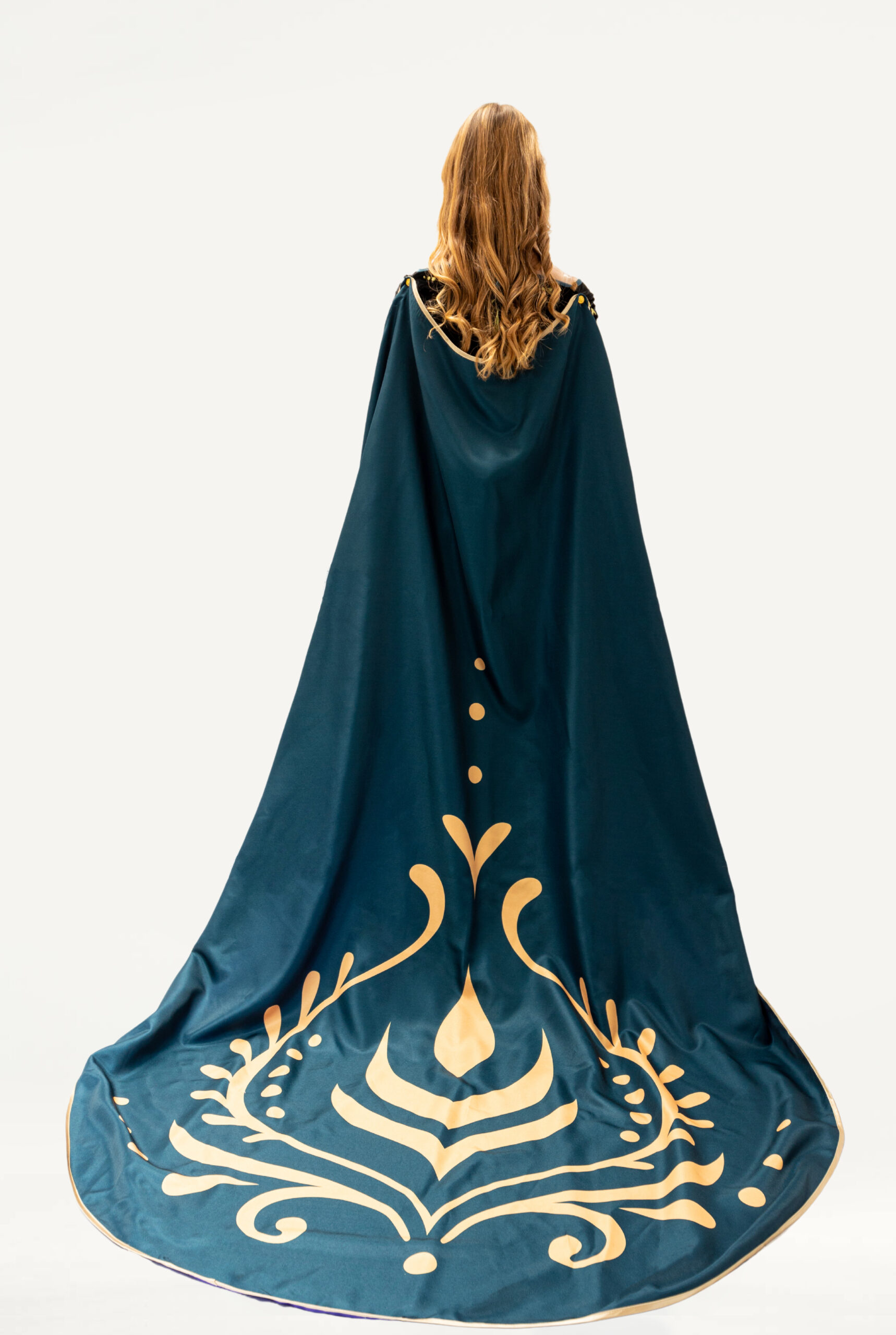 Mietkleidung_Anna_03-scaled